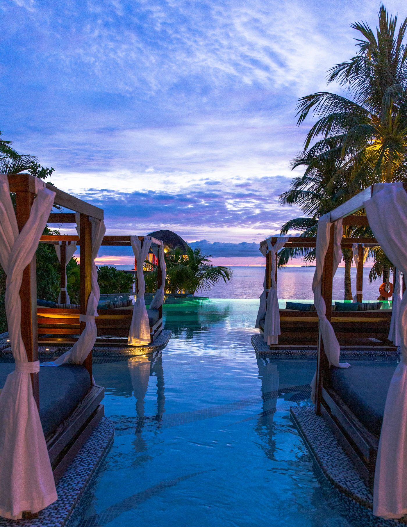 Waters Edge Hotel